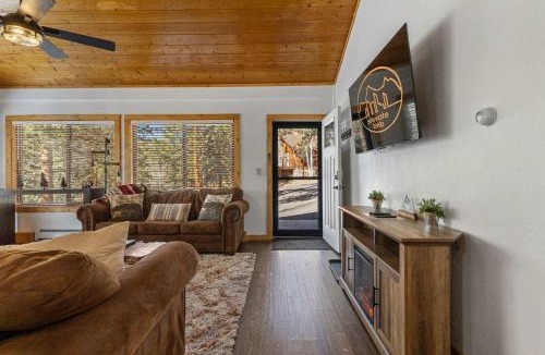 Estes Park House | Cabin 3- Cozy updated cabin 5 min to RMNP