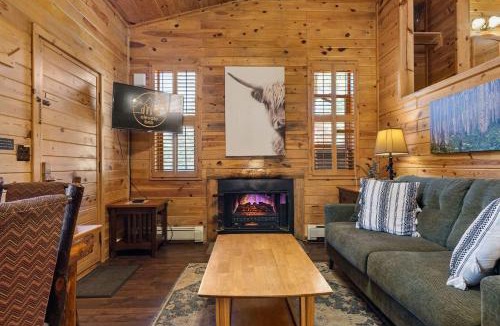 Estes Park House | Cabin 8-Cozy King Loft Cabin 5 Min to RMNP