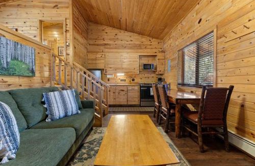 Estes Park House | Cabin 8-Cozy King Loft Cabin 5 Min to RMNP