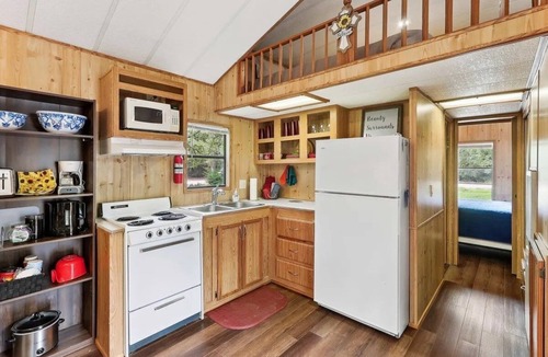 Neal Cabin | Cabin 9 ~ Toronto Lake: Fishing, Swimming & More! 1 Bedroom Cabin by RedAwning