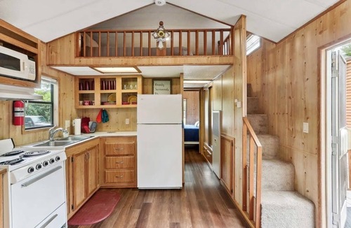 Neal Cabin | Cabin 9 ~ Toronto Lake: Fishing, Swimming & More! 1 Bedroom Cabin by RedAwning