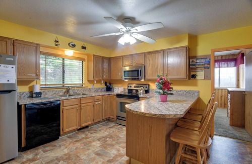 West Yellowstone Cabin | Cabin Less Than 1 Mi to Yellowstone Nat'l Park!