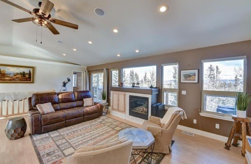 Indian Mountain House | Cabin on 13 acres w Pool Table & Jacuzzi Tub