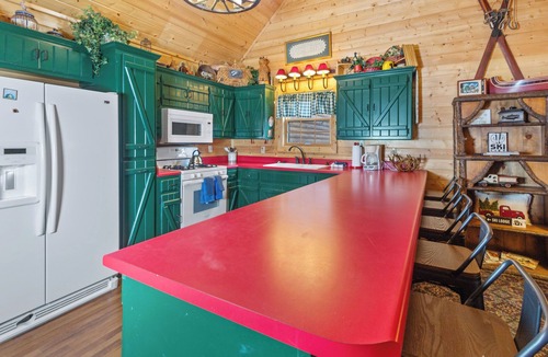 Red River Cabin | "Camp Griffin on The River" 5 * Cabin In The Woods-Riverfront-Fireplace-Pool Table