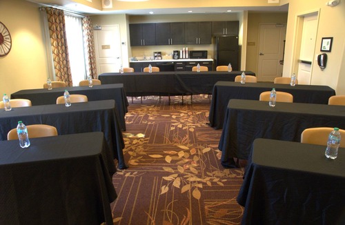 Thornton Hotel | Candlewood Suites Denver North - Thornton by IHG