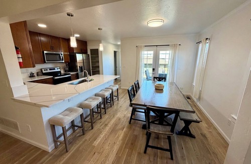 Castle Rock House | Cantril House - King Beds - Downtown Castle Rock
