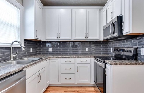Dundee-Happy Hollow Historic District House | Capitol Charm in Dundee - East