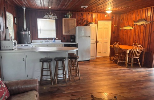 Vinita Cabin | Captain's Cabin on Check-In Bay ~ Dock Access ~ Near Ketchum