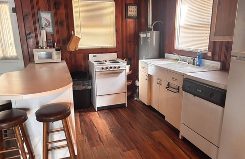 Vinita Cabin | Captain's Cabin on Check-In Bay ~ Dock Access ~ Near Ketchum