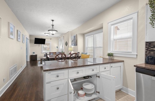South Hyde Park House | Captain's Quarters 5 Bedrooms 3 bath with Office Wi-Fi and Dedicated Workspace