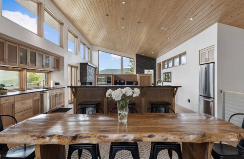 Nederland House | Caribou Ridge with Hot Tub! Pet Friendly + James Peak Views -Sleeps 10
