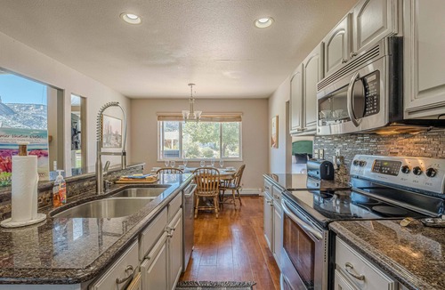 Grand Junction House | Casa Rimrock: Wake Up at CO Monument