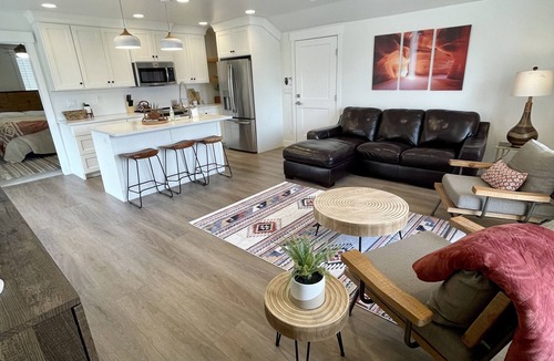 Hurricane House | CASITA RETREAT APT: full kitchen, Sleeps 4, near Sand Hollow, Zions, & St George