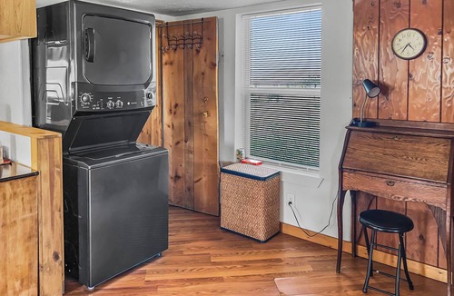 Montrose Cabin | Cedar Mountain Bunkhouse Garage Kennel