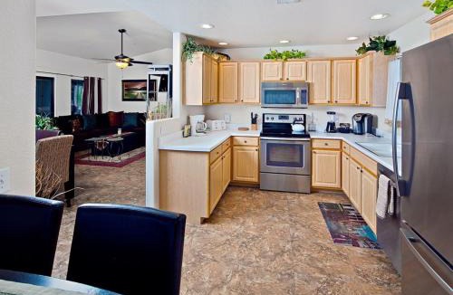 North Scottsdale Apartment | Central Location, Heated Pool, Bbq, Hot Tub, More