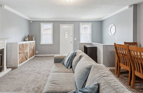 Dahlman House | Central Omaha Gem: Nearby Zoo, Downtown, Airport