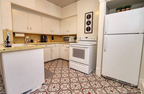 Near South Apartment | Centrally Located | Sleeps 2 | New*