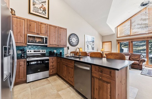Peak 9 House | Centrally located 3 bdrm town-home, Attached garage parking, Walk to downtown Br