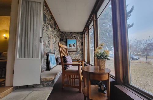 Devils Lake House | Charmer on 4th · 3BR/2BA · Downtown · Fire Pit · Fenced Yard · Enclosed Porch