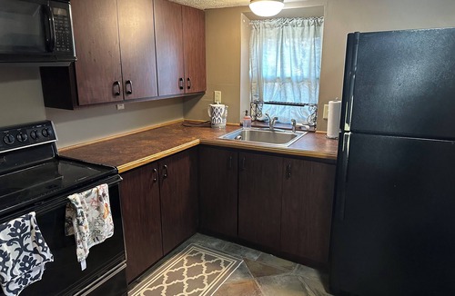 Merriam Cottage | Charming 1-bedroom guesthouse cottage in Merriam, minutes from Kansas City