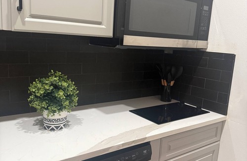Twin Lakes Cottage | Charming 1-bedroom Loft Tiny House near Downtown Denver