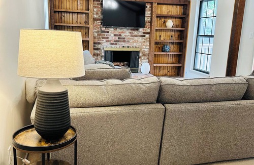 Lenexa Cottage | Charming 2-bedroom 2-bath cottage with AC, WiFi in fabulous Lenexa