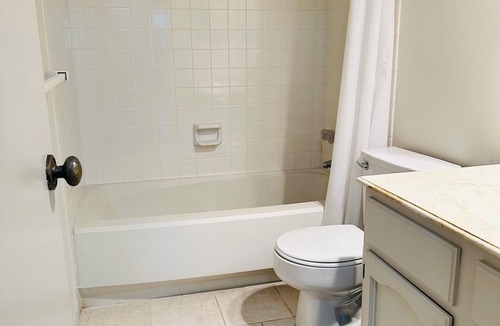 Lenexa Cottage | Charming 2-bedroom 2-bath cottage with AC, WiFi in fabulous Lenexa