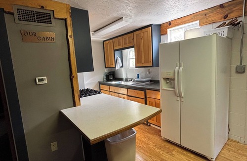 Ellsworth County Cabin | Charming 2-bedroom cabin at Kanopolis Lake