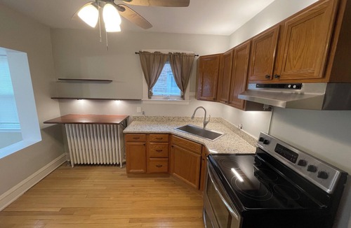 Norwood Park East Condo | Charming 2-bedroom condo with WiFi, AC in lovely Chicago. Ample parking,