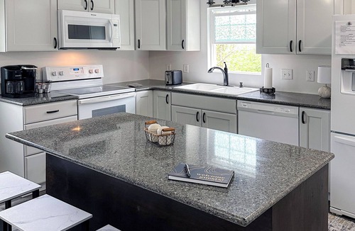 Bloomington House | Charming 2-bedroom house with AC, WiFi in delightful Bloomington
