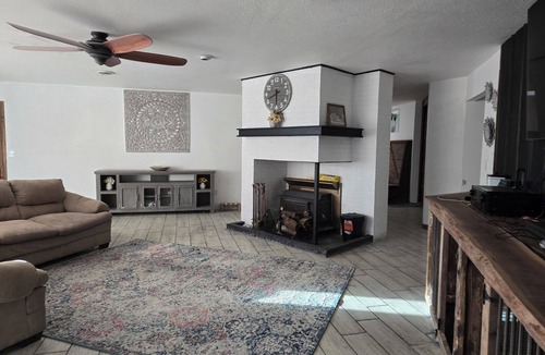 Potter Other | Charming 2-bedroom farmhouse with AC, fitness room in awesome Leavenworth
