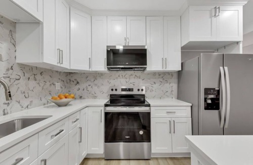 Aurora House | Charming 2-bedroom walkout basement house with WiFi, AC in pleasant Aurora