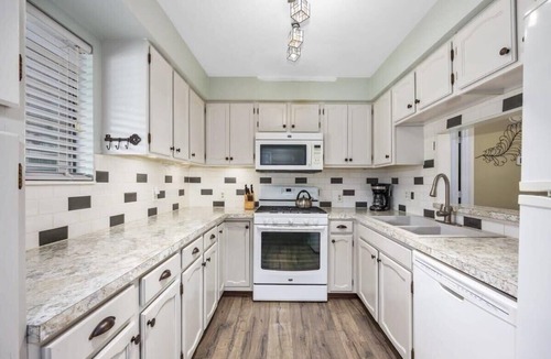 Rockford Cottage | Charming 2-unit retreat in Rockford