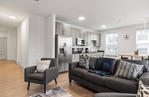 East Walnut HIlls Apartment | Charming 2BR/2BA Suites Near Downtown Cincinnati