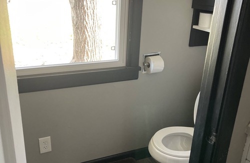 Hutchinson House | Charming 3-bedroom house in very quiet neighborhood with AC and WiFi.