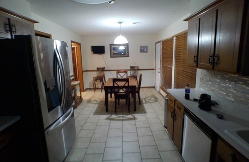 Ponca City House | Charming 3-bedroom house with WiFi , AC and Jacuzzi in Ponca City