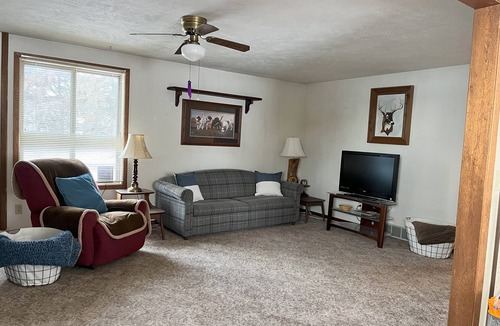 Rock County House | Charming 3 bedroom house in NE Sandhills on Hwy 20 outside yard for pets horses