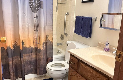Rock County House | Charming 3 bedroom house in NE Sandhills on Hwy 20 outside yard for pets horses