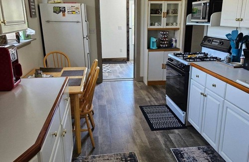 Oshkosh House | Charming 3-bedroom house in wonderful town of Oshkosh, family and pet friendly!