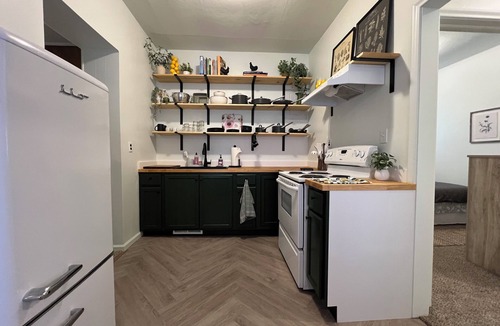 Draper House | Charming 3-bedroom house with AC in Draper Flats