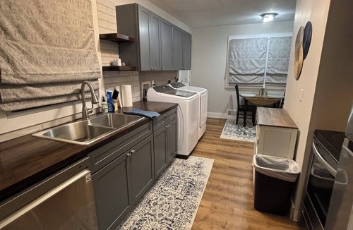 Pratt House | Charming 3-bedroom house. Perfect for executives, families or small groups.