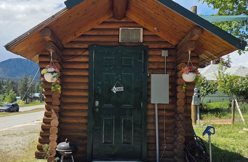 Thompson Falls Cabin | Charming cabin in delightful Thompson Falls with AC