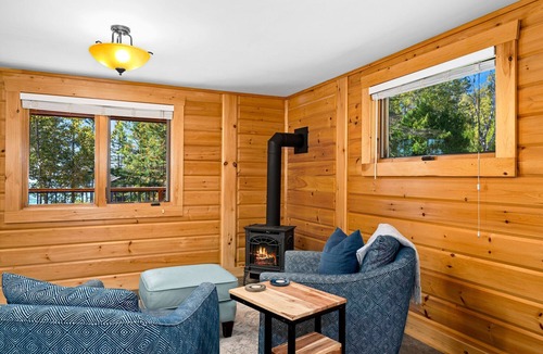 Two Harbors Cabin | Charming cabin only feet from Lake Superior
