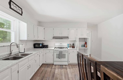 Lawrence House | Charming Cozy Hideaway | Fireplace & Gameroom