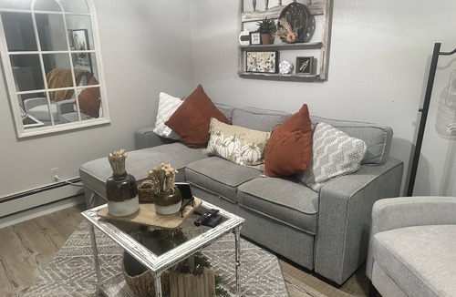 Delta House | "Charming downtown retreat!