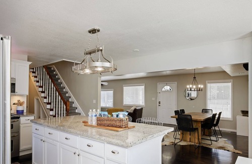 South Kansas City House | Charming Family Retreat Near IHOPKC 41