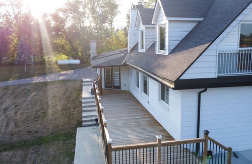 Caledon House | Charming Farmhouse With Open Space