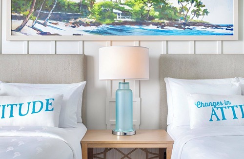 I-435 West KC-KS Hotel | Charming Guest Room Perfect for Quiet Retreats Near Schlitterbahn Waterpark