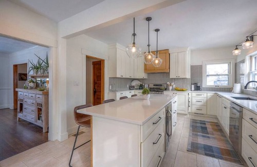 Kansas City House | Charming house in serene Kansas City perfect for your getaway