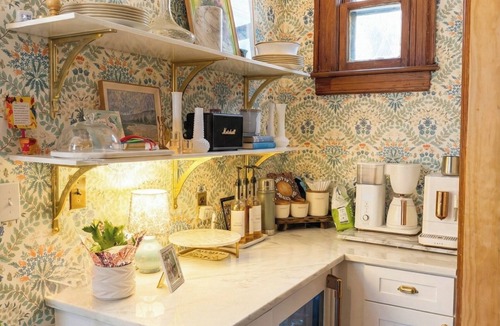North Hyde Park House | Charming Hyde Park Victorian - Near Downtown Kansas City